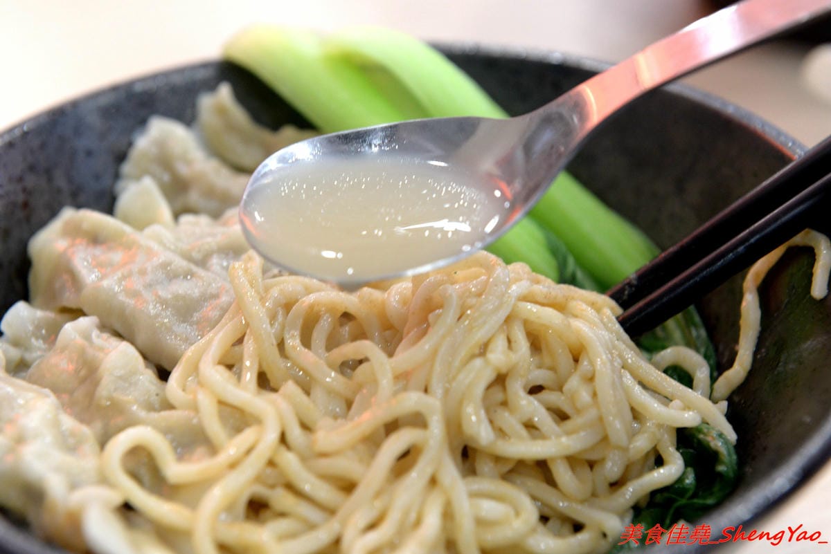[台中沙鹿]清一色牛肉麵 – 沙鹿也有清一色牛肉麵了,內用免費加麵加湯無限次數,還有珍珠奶茶喝到飽,省錢學生族的愛店,推薦牛肉麵,還不錯吃。(已歇業)