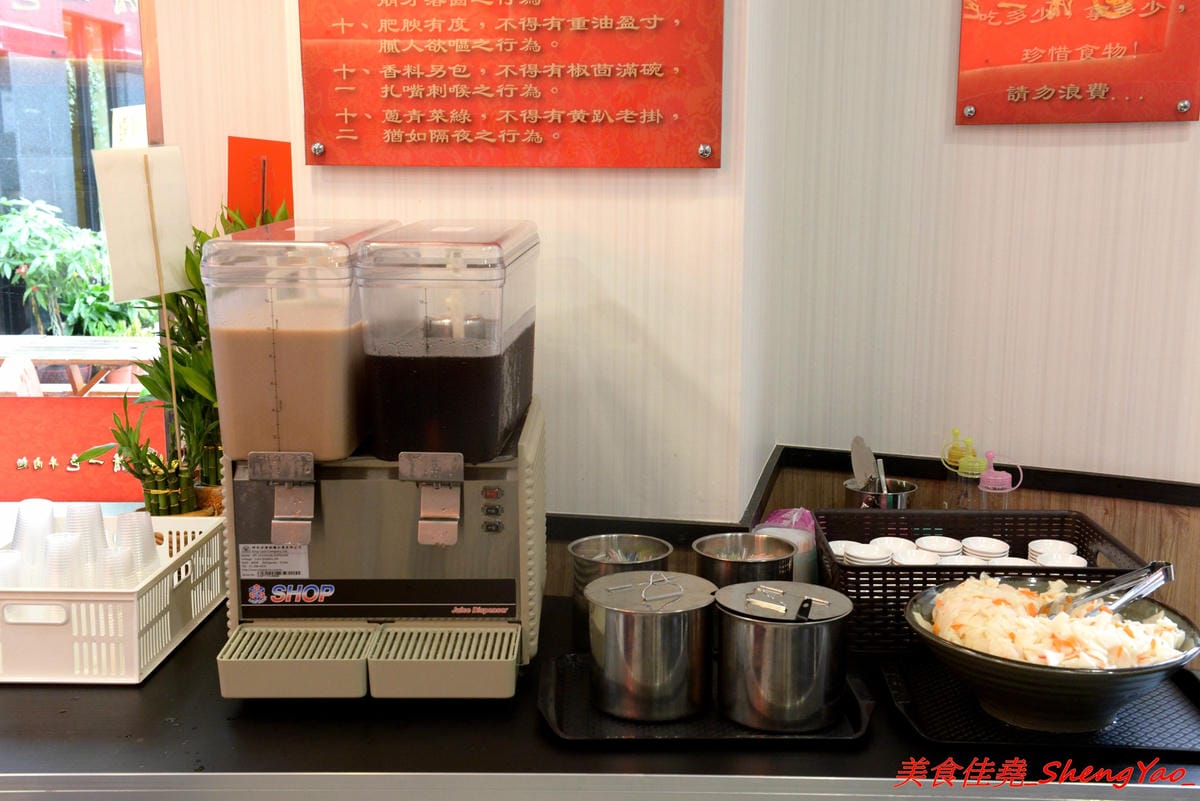 [台中沙鹿]清一色牛肉麵 – 沙鹿也有清一色牛肉麵了,內用免費加麵加湯無限次數,還有珍珠奶茶喝到飽,省錢學生族的愛店,推薦牛肉麵,還不錯吃。(已歇業)