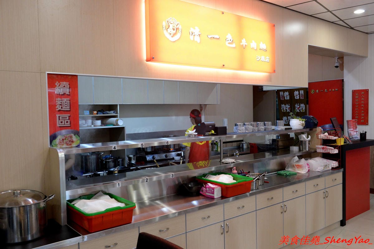 [台中沙鹿]清一色牛肉麵 – 沙鹿也有清一色牛肉麵了,內用免費加麵加湯無限次數,還有珍珠奶茶喝到飽,省錢學生族的愛店,推薦牛肉麵,還不錯吃。(已歇業)