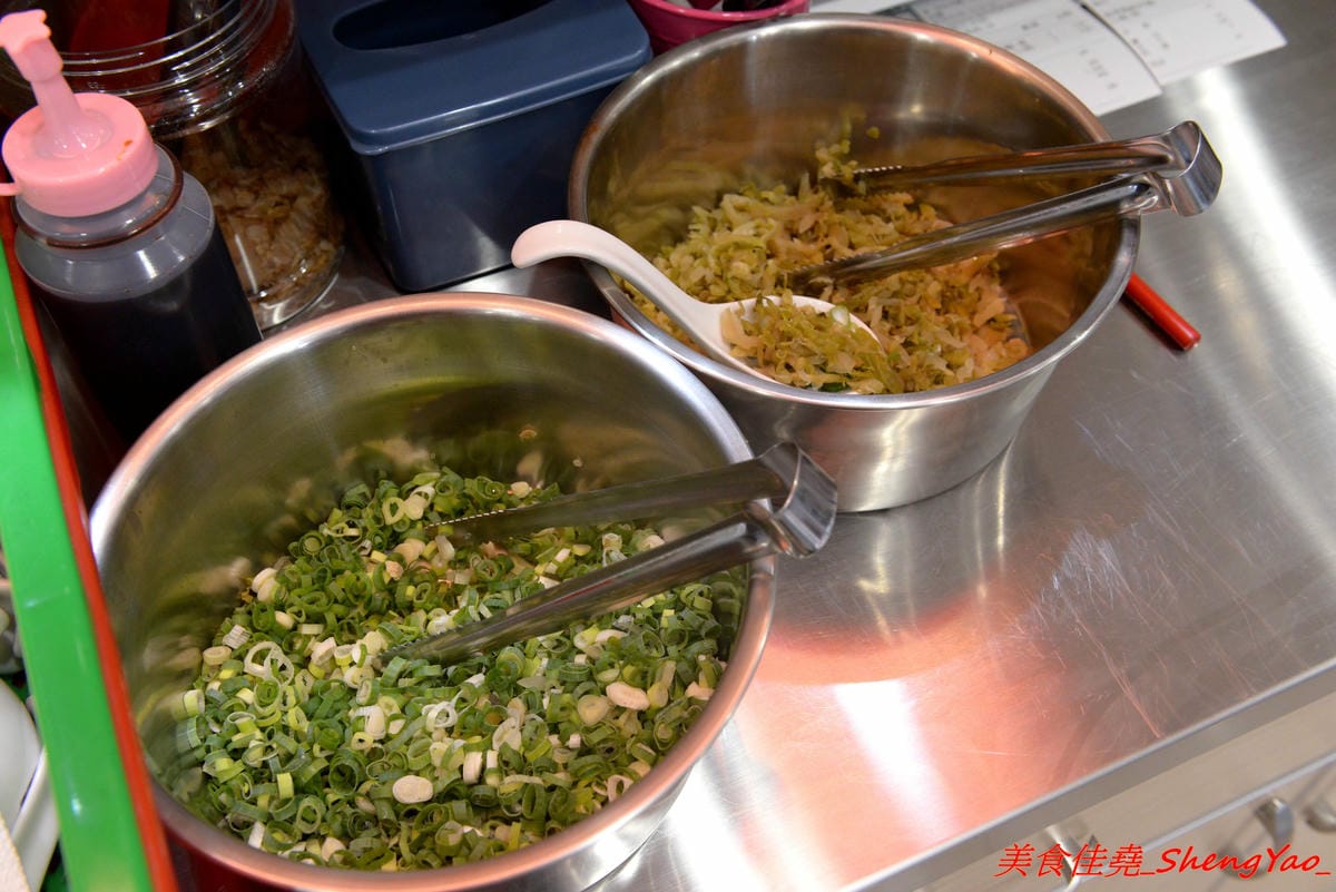 [台中沙鹿]清一色牛肉麵 – 沙鹿也有清一色牛肉麵了,內用免費加麵加湯無限次數,還有珍珠奶茶喝到飽,省錢學生族的愛店,推薦牛肉麵,還不錯吃。(已歇業)
