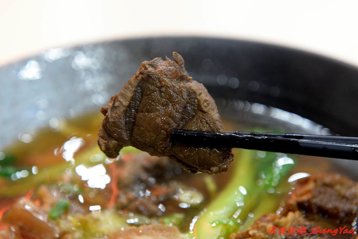 [台中沙鹿]清一色牛肉麵 – 沙鹿也有清一色牛肉麵了,內用免費加麵加湯無限次數,還有珍珠奶茶喝到飽,省錢學生族的愛店,推薦牛肉麵,還不錯吃。(已歇業)