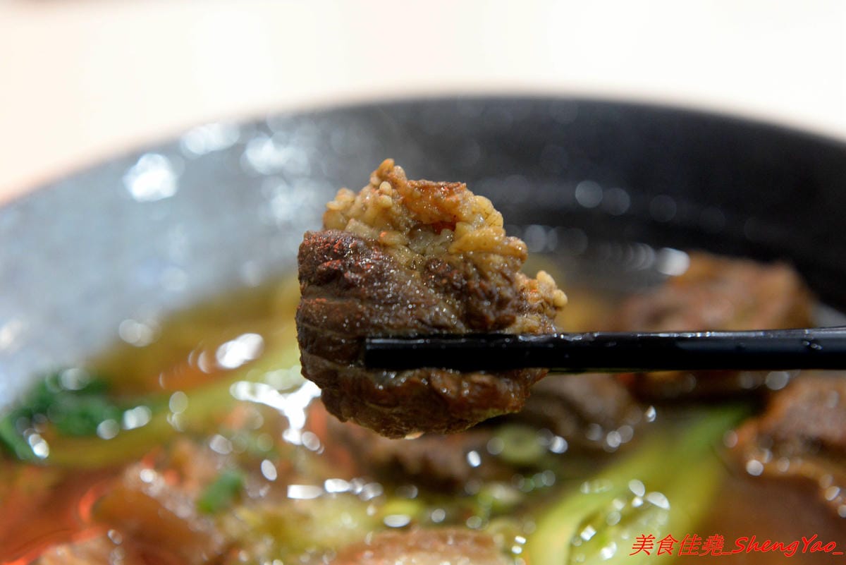 [台中沙鹿]清一色牛肉麵 – 沙鹿也有清一色牛肉麵了,內用免費加麵加湯無限次數,還有珍珠奶茶喝到飽,省錢學生族的愛店,推薦牛肉麵,還不錯吃。(已歇業)