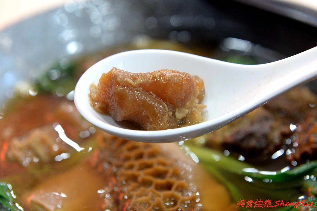 [台中沙鹿]清一色牛肉麵 – 沙鹿也有清一色牛肉麵了,內用免費加麵加湯無限次數,還有珍珠奶茶喝到飽,省錢學生族的愛店,推薦牛肉麵,還不錯吃。(已歇業)