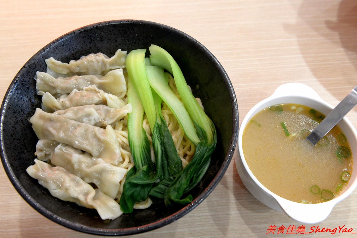 [台中沙鹿]清一色牛肉麵 – 沙鹿也有清一色牛肉麵了,內用免費加麵加湯無限次數,還有珍珠奶茶喝到飽,省錢學生族的愛店,推薦牛肉麵,還不錯吃。(已歇業)