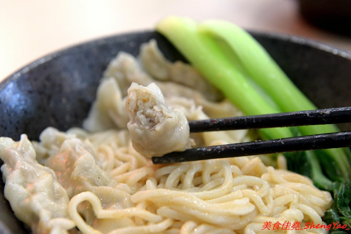 [台中沙鹿]清一色牛肉麵 – 沙鹿也有清一色牛肉麵了,內用免費加麵加湯無限次數,還有珍珠奶茶喝到飽,省錢學生族的愛店,推薦牛肉麵,還不錯吃。(已歇業)
