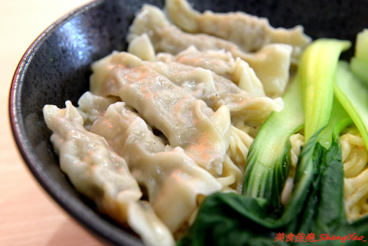 [台中沙鹿]清一色牛肉麵 – 沙鹿也有清一色牛肉麵了,內用免費加麵加湯無限次數,還有珍珠奶茶喝到飽,省錢學生族的愛店,推薦牛肉麵,還不錯吃。(已歇業)