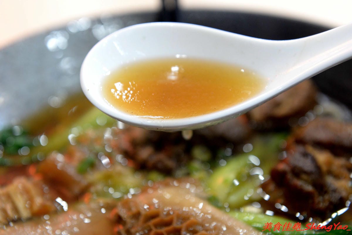 [台中沙鹿]清一色牛肉麵 – 沙鹿也有清一色牛肉麵了,內用免費加麵加湯無限次數,還有珍珠奶茶喝到飽,省錢學生族的愛店,推薦牛肉麵,還不錯吃。(已歇業)