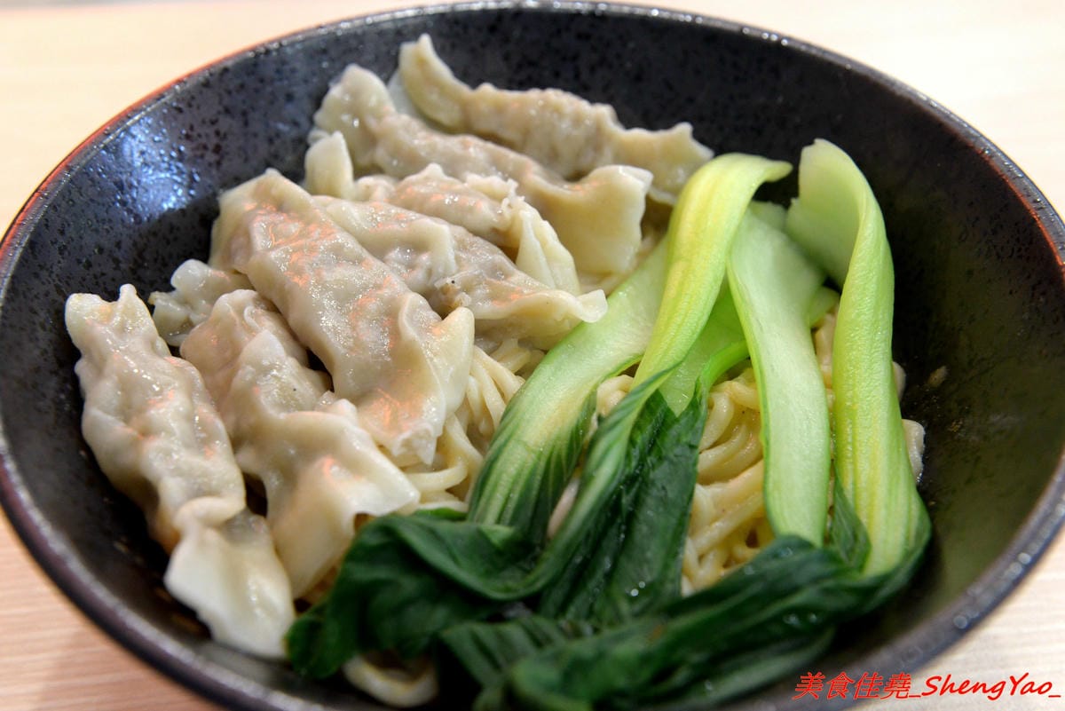 [台中沙鹿]清一色牛肉麵 – 沙鹿也有清一色牛肉麵了,內用免費加麵加湯無限次數,還有珍珠奶茶喝到飽,省錢學生族的愛店,推薦牛肉麵,還不錯吃。(已歇業)