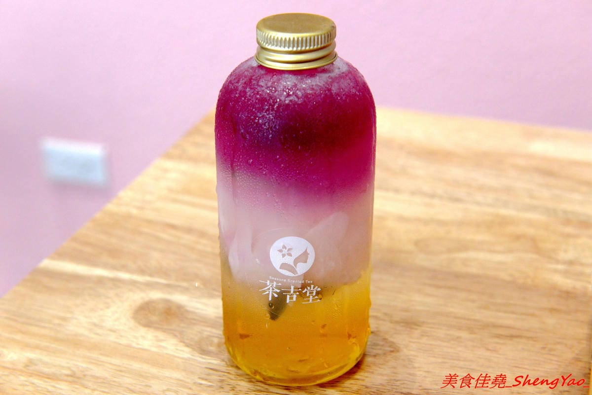 [台中西區]茶吉堂 – 勤美附近的IG打卡熱門新點,炎香樓所屬餐飲集團新品牌,主打花草養生飲並結合甜點和餐食,東西具視覺效果好拍照,金魚花草麵超有創意,美到讓人捨不得吃。(已歇業)