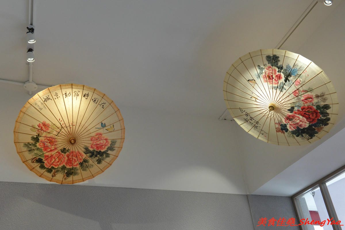 [台中西區]茶吉堂 – 勤美附近的IG打卡熱門新點,炎香樓所屬餐飲集團新品牌,主打花草養生飲並結合甜點和餐食,東西具視覺效果好拍照,金魚花草麵超有創意,美到讓人捨不得吃。(已歇業)