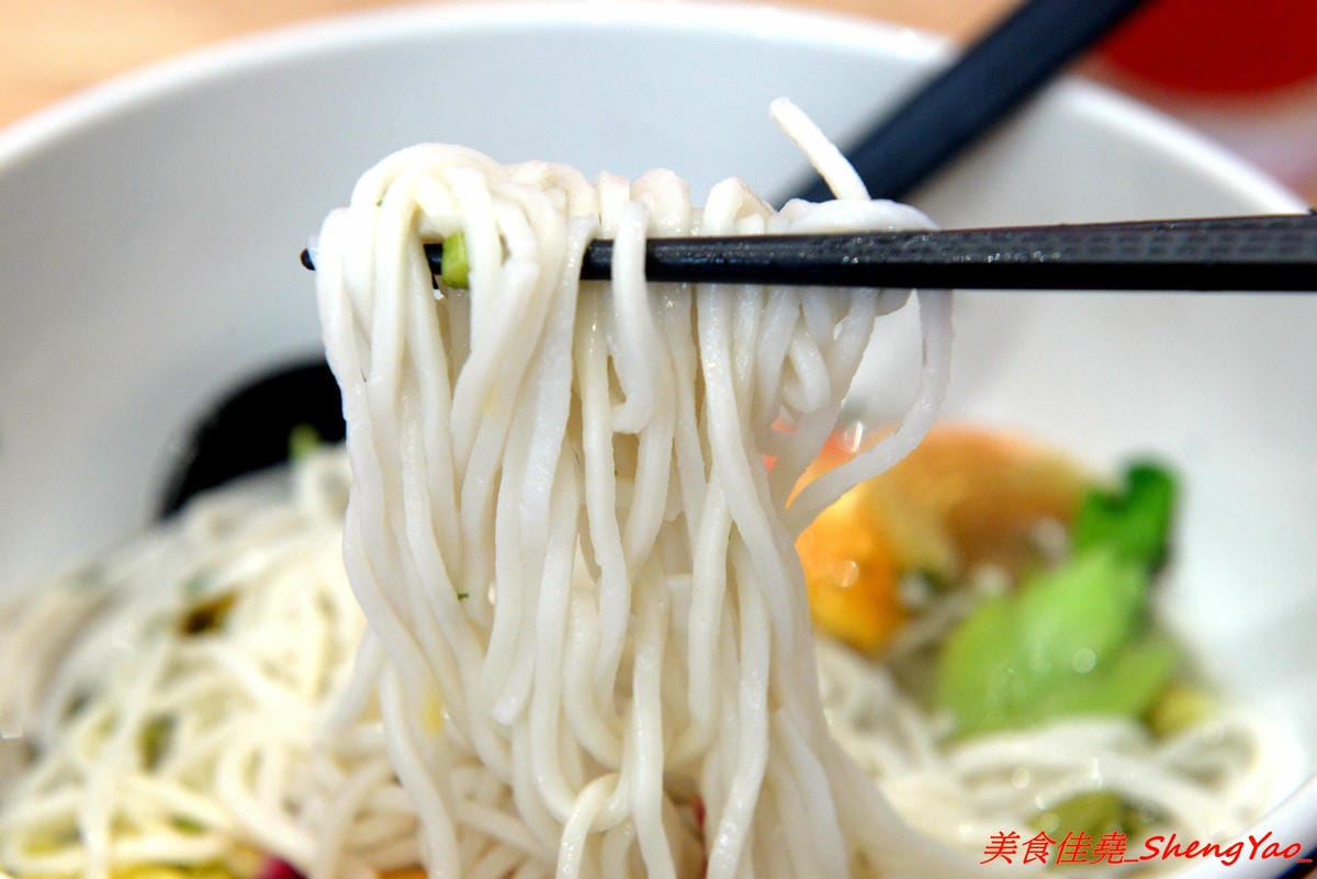[台中西區]茶吉堂 – 勤美附近的IG打卡熱門新點,炎香樓所屬餐飲集團新品牌,主打花草養生飲並結合甜點和餐食,東西具視覺效果好拍照,金魚花草麵超有創意,美到讓人捨不得吃。(已歇業)