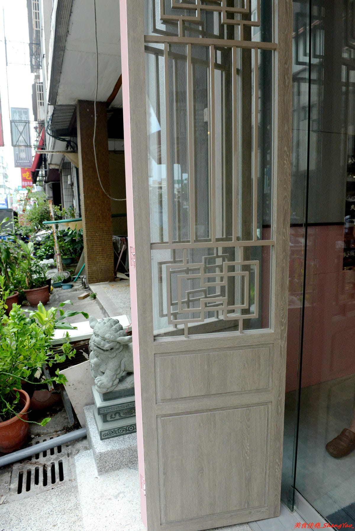 [台中西區]茶吉堂 – 勤美附近的IG打卡熱門新點,炎香樓所屬餐飲集團新品牌,主打花草養生飲並結合甜點和餐食,東西具視覺效果好拍照,金魚花草麵超有創意,美到讓人捨不得吃。(已歇業)