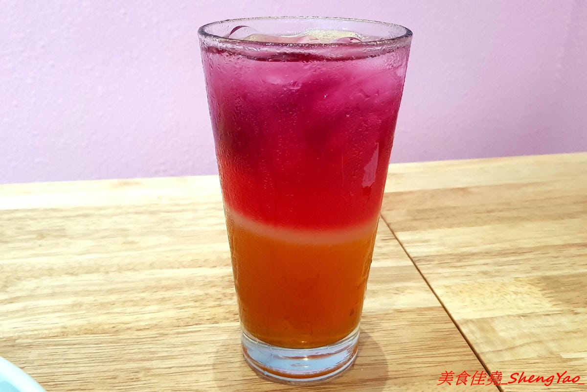 [台中西區]茶吉堂 – 勤美附近的IG打卡熱門新點,炎香樓所屬餐飲集團新品牌,主打花草養生飲並結合甜點和餐食,東西具視覺效果好拍照,金魚花草麵超有創意,美到讓人捨不得吃。(已歇業)