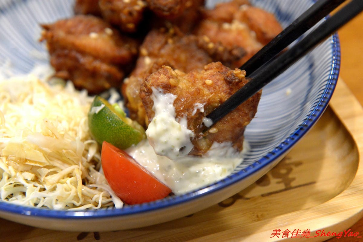 [台中大甲]福滿食堂 – 大甲新開的日式食堂,環境乾淨,服務態度親切,主打丼飯和咖哩飯,東西算還不錯,建議升級套餐會比較豐富,聽說雞腿系列很好吃 ?