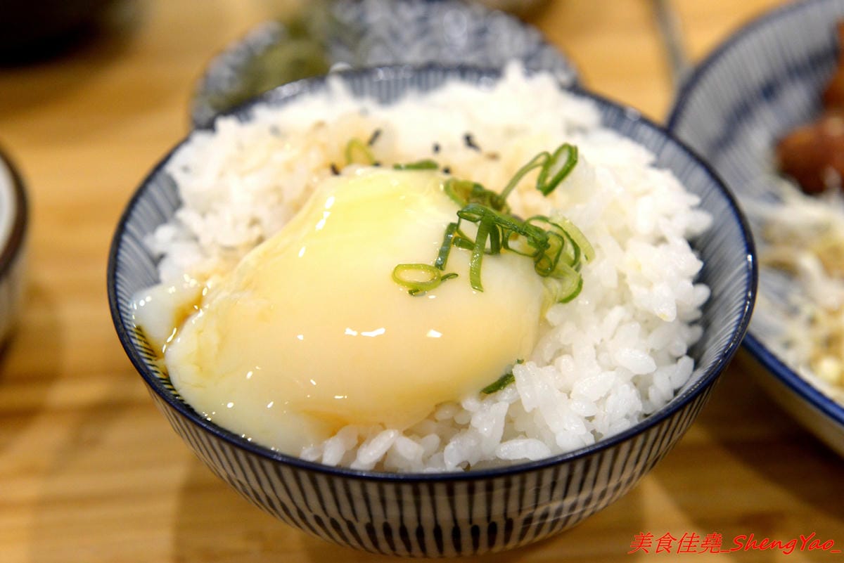 [台中大甲]福滿食堂 – 大甲新開的日式食堂,環境乾淨,服務態度親切,主打丼飯和咖哩飯,東西算還不錯,建議升級套餐會比較豐富,聽說雞腿系列很好吃 ?