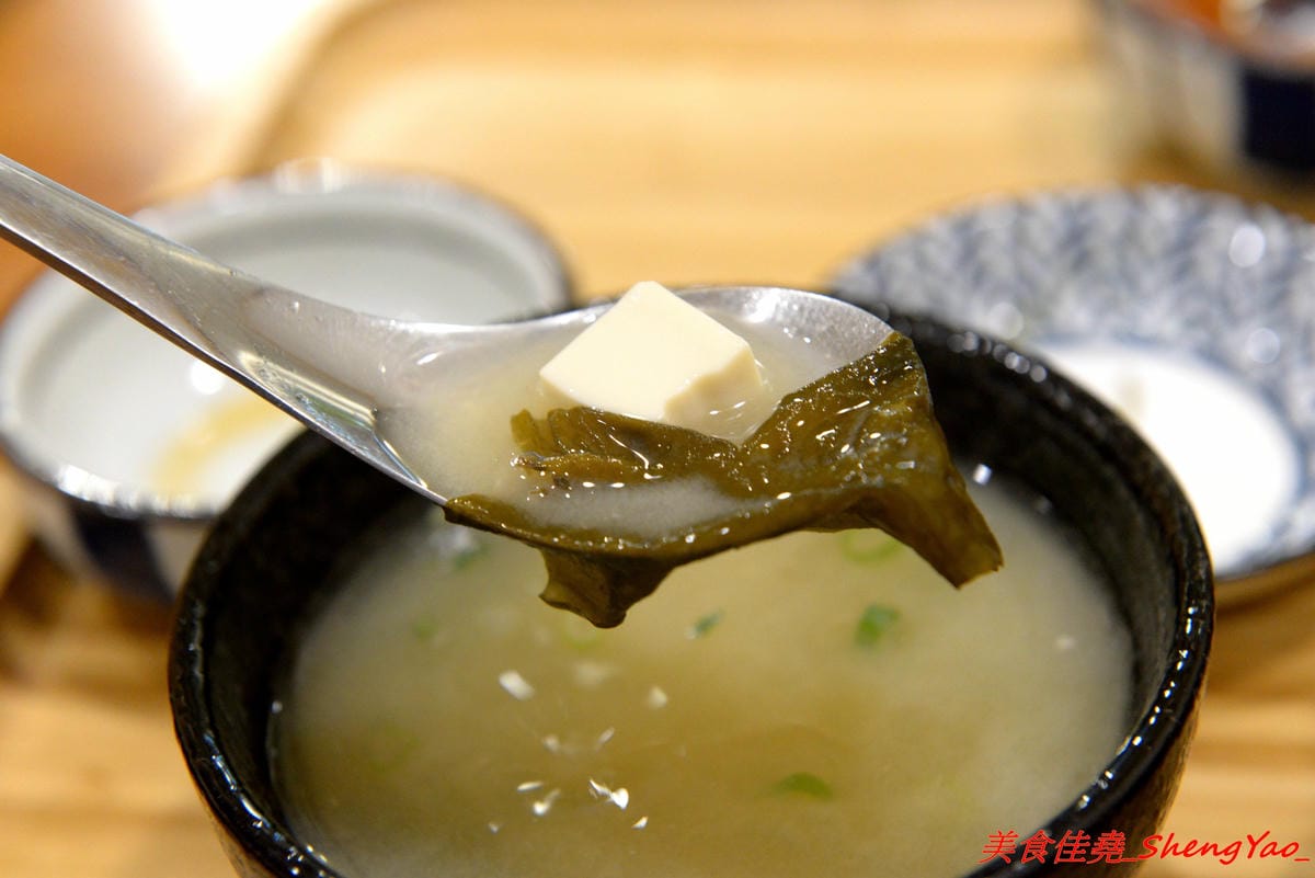 [台中大甲]福滿食堂 – 大甲新開的日式食堂,環境乾淨,服務態度親切,主打丼飯和咖哩飯,東西算還不錯,建議升級套餐會比較豐富,聽說雞腿系列很好吃 ?