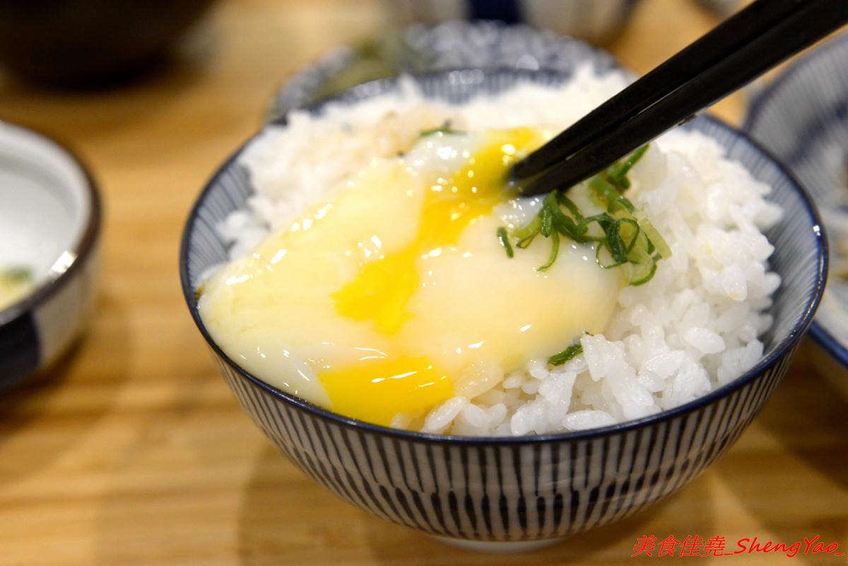 [台中大甲]福滿食堂 – 大甲新開的日式食堂,環境乾淨,服務態度親切,主打丼飯和咖哩飯,東西算還不錯,建議升級套餐會比較豐富,聽說雞腿系列很好吃 ?