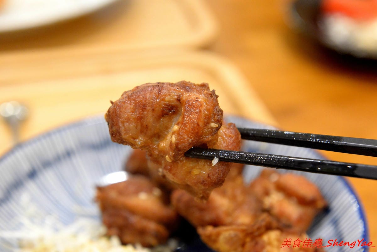 [台中大甲]福滿食堂 – 大甲新開的日式食堂,環境乾淨,服務態度親切,主打丼飯和咖哩飯,東西算還不錯,建議升級套餐會比較豐富,聽說雞腿系列很好吃 ?