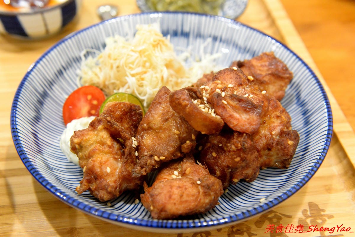 [台中大甲]福滿食堂 – 大甲新開的日式食堂,環境乾淨,服務態度親切,主打丼飯和咖哩飯,東西算還不錯,建議升級套餐會比較豐富,聽說雞腿系列很好吃 ?