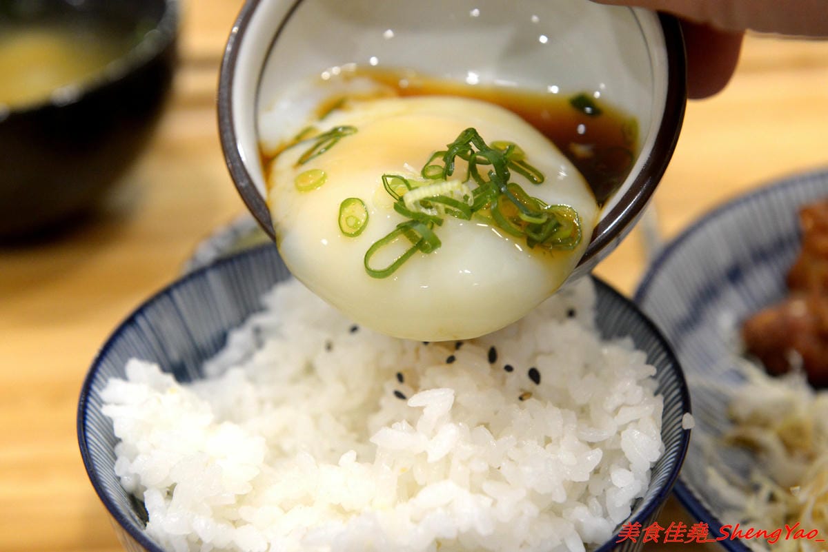 [台中大甲]福滿食堂 – 大甲新開的日式食堂,環境乾淨,服務態度親切,主打丼飯和咖哩飯,東西算還不錯,建議升級套餐會比較豐富,聽說雞腿系列很好吃 ?
