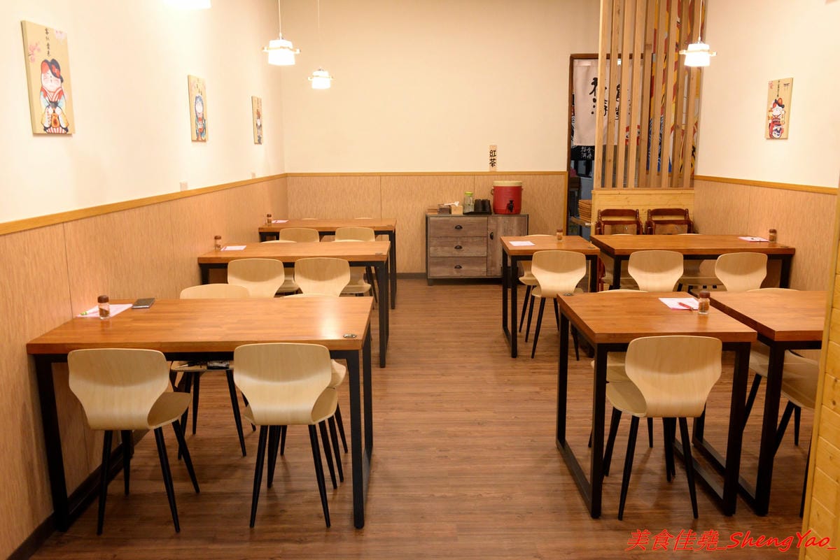 [台中大甲]福滿食堂 – 大甲新開的日式食堂,環境乾淨,服務態度親切,主打丼飯和咖哩飯,東西算還不錯,建議升級套餐會比較豐富,聽說雞腿系列很好吃 ?