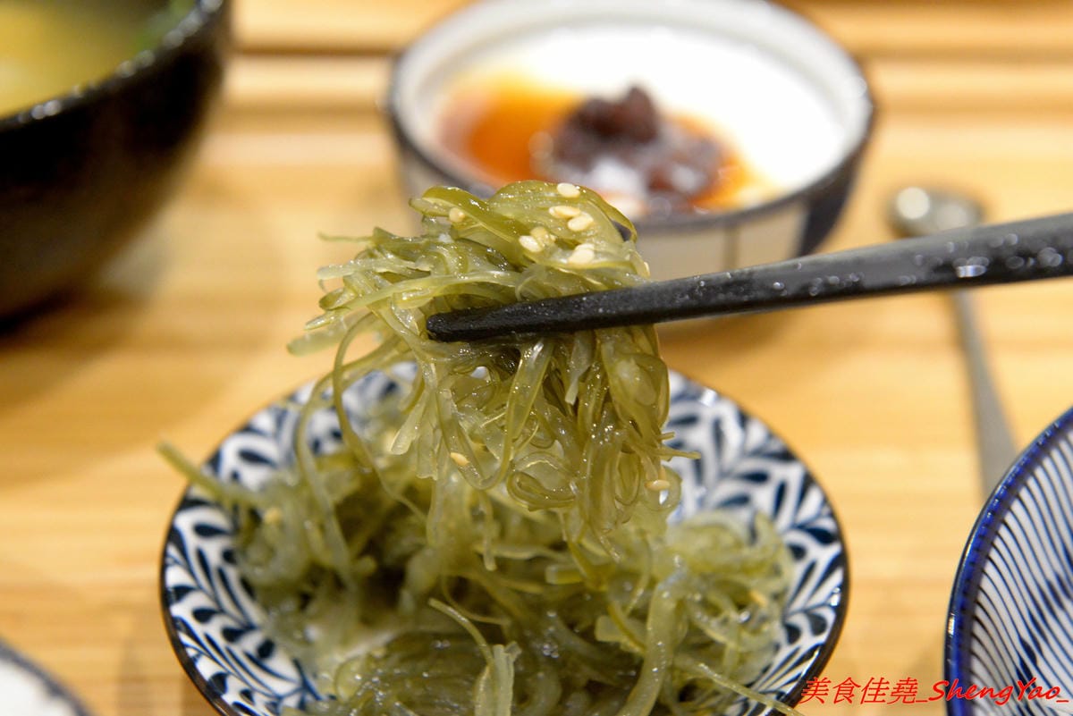 [台中大甲]福滿食堂 – 大甲新開的日式食堂,環境乾淨,服務態度親切,主打丼飯和咖哩飯,東西算還不錯,建議升級套餐會比較豐富,聽說雞腿系列很好吃 ?