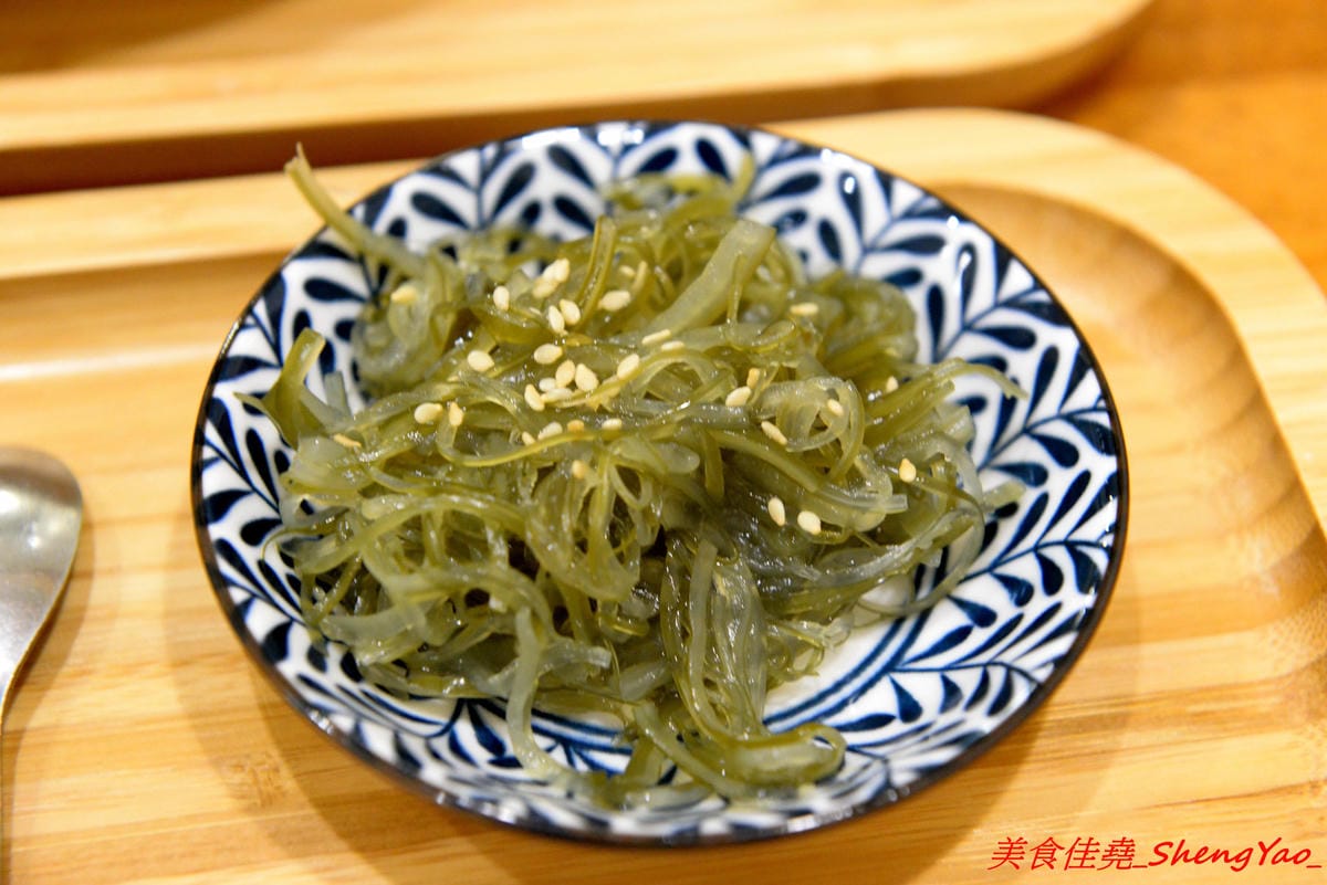 [台中大甲]福滿食堂 – 大甲新開的日式食堂,環境乾淨,服務態度親切,主打丼飯和咖哩飯,東西算還不錯,建議升級套餐會比較豐富,聽說雞腿系列很好吃 ?