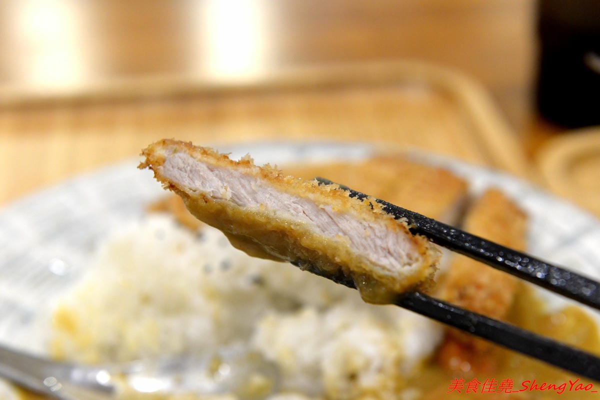 [台中大甲]福滿食堂 – 大甲新開的日式食堂,環境乾淨,服務態度親切,主打丼飯和咖哩飯,東西算還不錯,建議升級套餐會比較豐富,聽說雞腿系列很好吃 ?