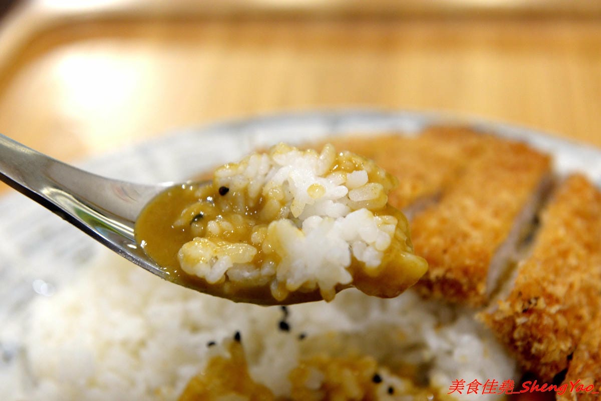 [台中大甲]福滿食堂 – 大甲新開的日式食堂,環境乾淨,服務態度親切,主打丼飯和咖哩飯,東西算還不錯,建議升級套餐會比較豐富,聽說雞腿系列很好吃 ?