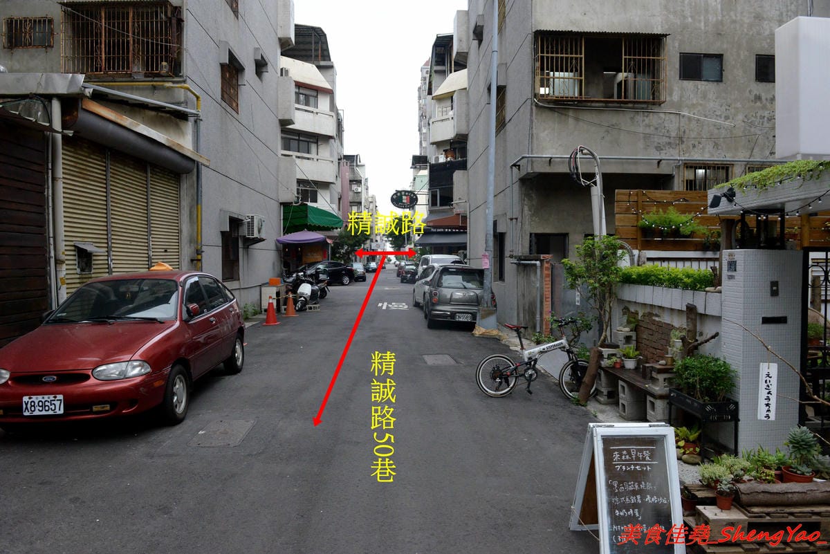 [台中西屯]來森もり- 隱藏在巷弄內,既是老宅咖啡也是寵物友善餐廳,裝潢用心,地下室包廂區還可以看星空,手工製甜點,好吃價位不貴,貓店長穿梭店內賣萌討摸超可愛,療癒放鬆身心的好地方。
