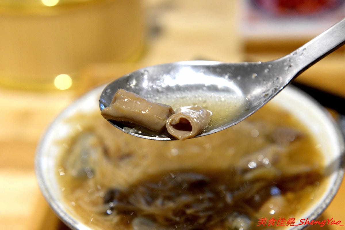[台中西屯]阿民古早味蚵仔麵線 – 台中文青風蚵仔麵線滷肉飯,木桶盛裝的紫米滷肉飯、手提袋裝紅茶,招牌鳥蛋蚵仔麵線澎派豐富,大推套餐,不貴划算吃得飽。