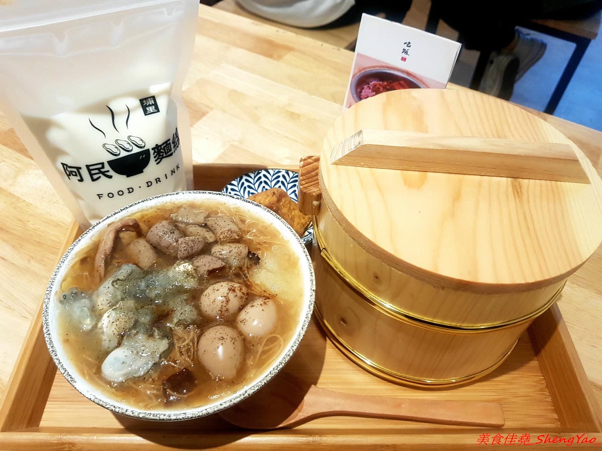 [台中西屯]阿民古早味蚵仔麵線 – 台中文青風蚵仔麵線滷肉飯,木桶盛裝的紫米滷肉飯、手提袋裝紅茶,招牌鳥蛋蚵仔麵線澎派豐富,大推套餐,不貴划算吃得飽。