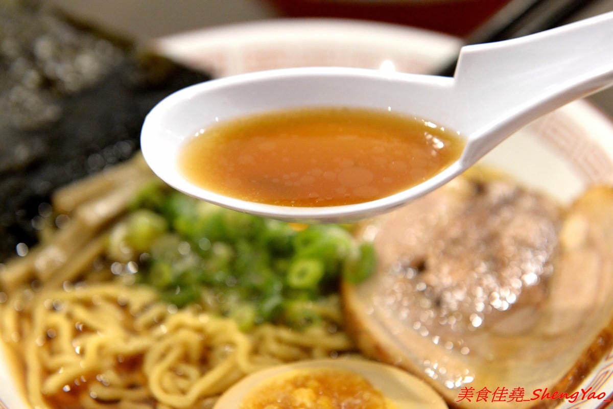 [台中西區]麵乃藏山田 – 屏科大學生最愛的超人氣拉麵從屏東轉戰台中,主打的雞濃湯拉麵湯頭真的超級濃厚,快要有一種吃麻醬麵的錯覺了,口味獨特,價位親民,靠近中美街向上市場,斜對面就有停