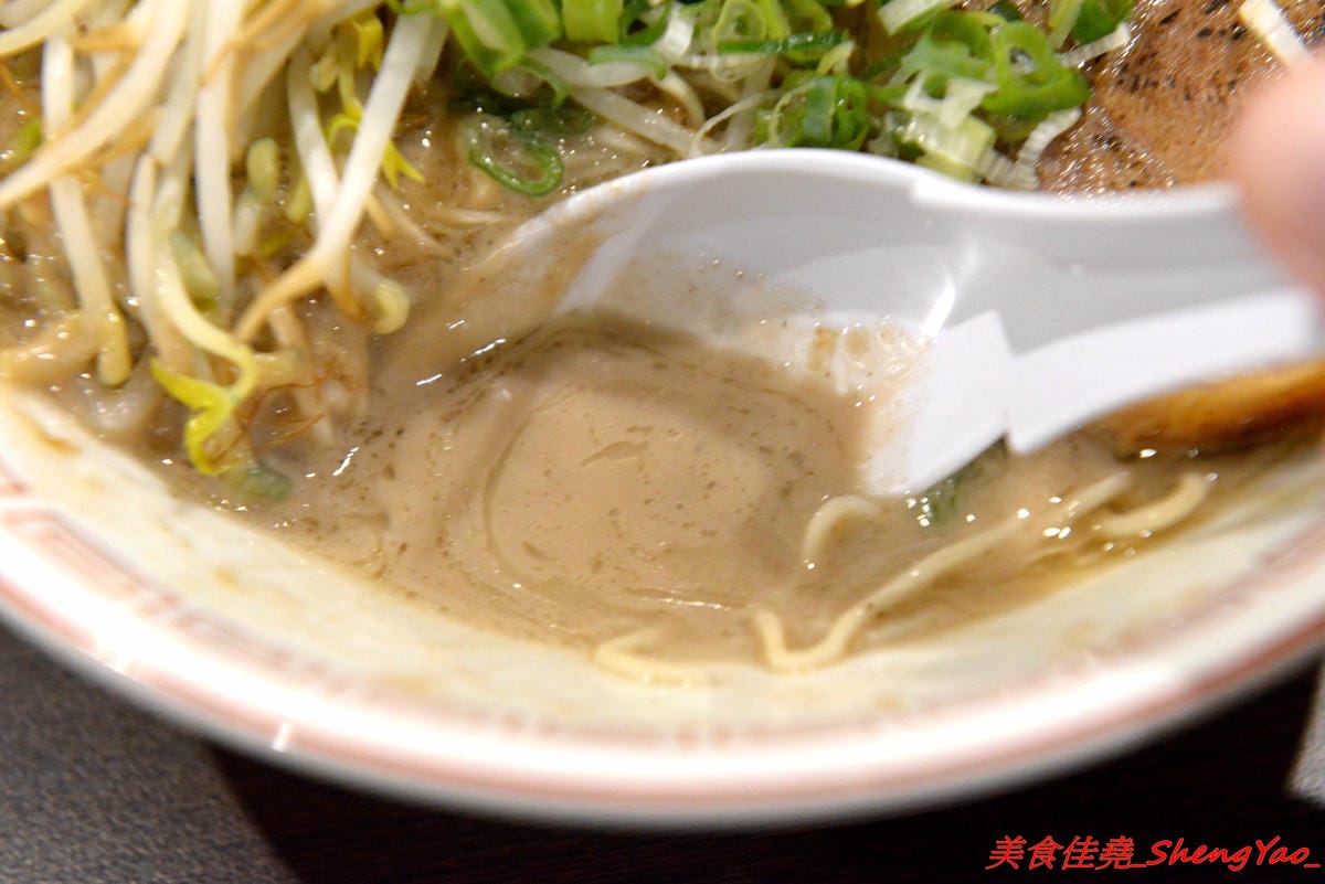 [台中西區]麵乃藏山田 – 屏科大學生最愛的超人氣拉麵從屏東轉戰台中,主打的雞濃湯拉麵湯頭真的超級濃厚,快要有一種吃麻醬麵的錯覺了,口味獨特,價位親民,靠近中美街向上市場,斜對面就有停