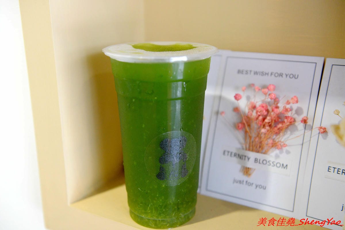 [台中大甲]呆呆賣泰 – 大甲第一間泰式茶飲專賣店,使用泰國茶葉,味道道地好喝,店裡有位子可以坐著喝,還有充滿泰式風情的佈置和裝飾小物非常適合拍照,好多好多大象整個超療癒的。(已歇業)