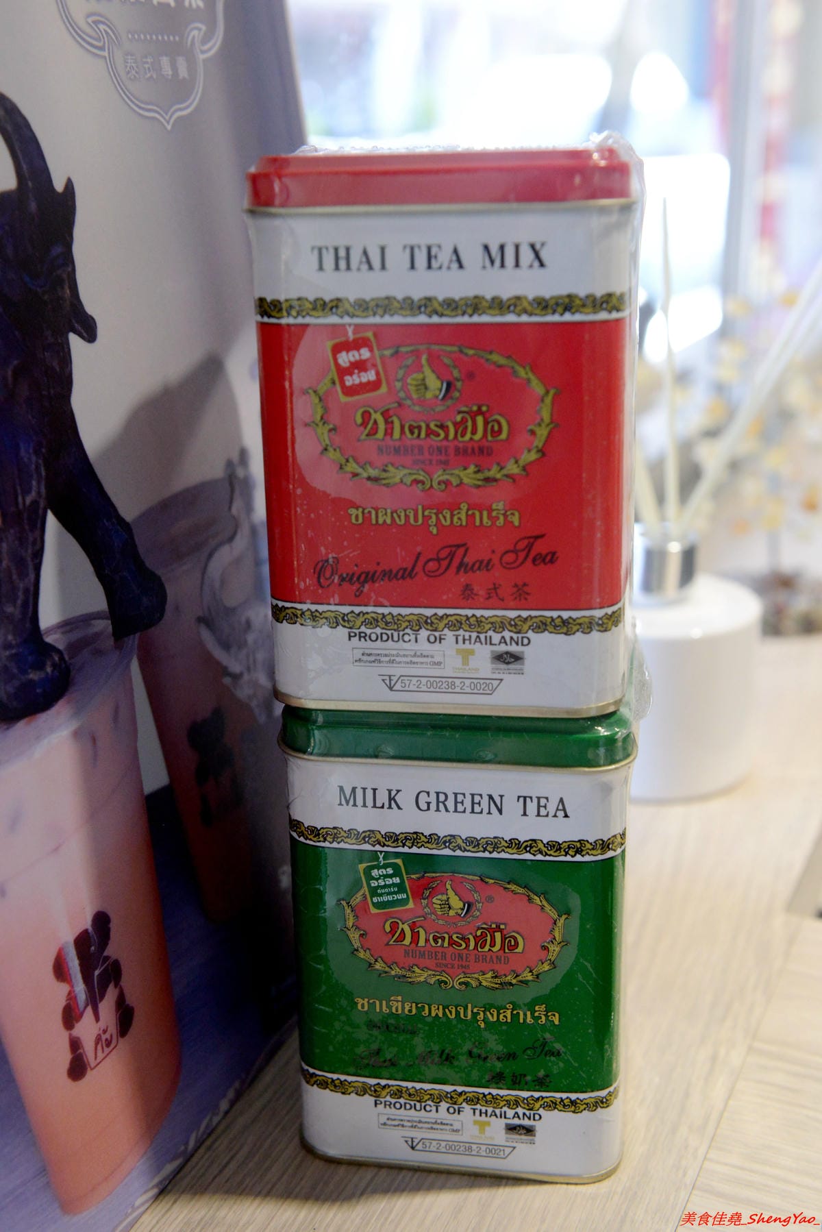 [台中大甲]呆呆賣泰 – 大甲第一間泰式茶飲專賣店,使用泰國茶葉,味道道地好喝,店裡有位子可以坐著喝,還有充滿泰式風情的佈置和裝飾小物非常適合拍照,好多好多大象整個超療癒的。(已歇業)