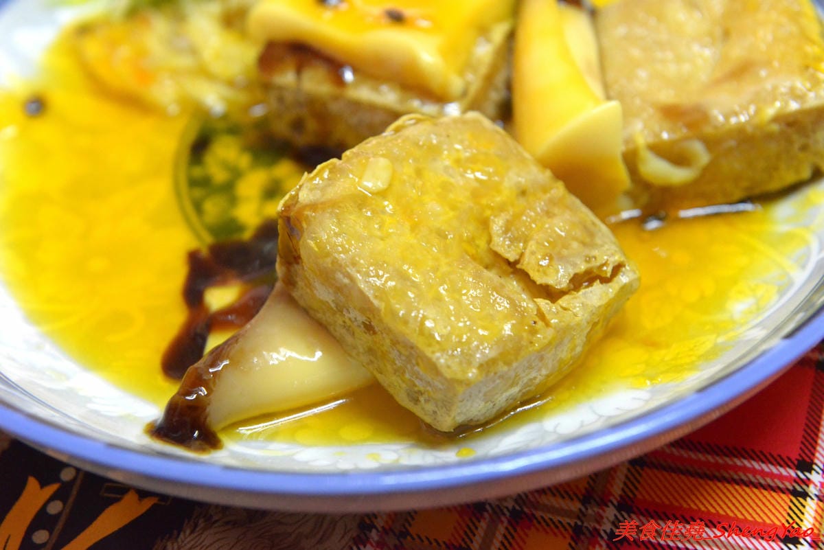 [台中清水]來來臭豆腐二訪最新MENU – 地表最狂臭豆腐,新MENU臭豆腐一共多達25口味,布丁百香果臭豆腐、巧克力牛奶臭豆腐、炸醬王子麵臭豆腐等多種奇特口味徹底顛覆你的想像。多家美食媒體節