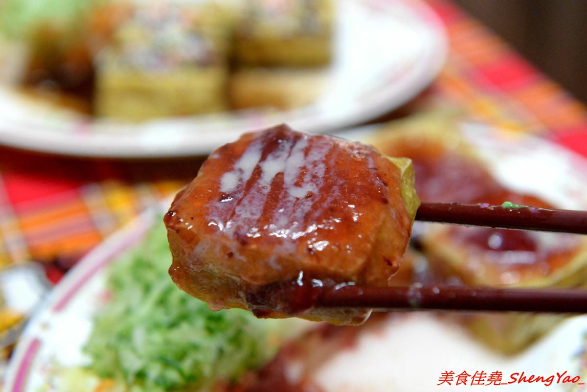 [台中清水]來來臭豆腐二訪最新MENU – 地表最狂臭豆腐,新MENU臭豆腐一共多達25口味,布丁百香果臭豆腐、巧克力牛奶臭豆腐、炸醬王子麵臭豆腐等多種奇特口味徹底顛覆你的想像。多家美食媒體節