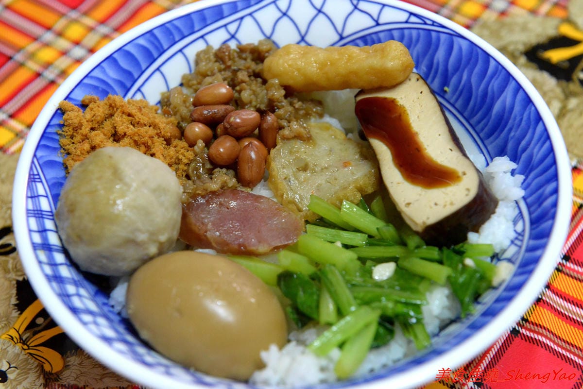 [台中清水]來來臭豆腐二訪最新MENU – 地表最狂臭豆腐,新MENU臭豆腐一共多達25口味,布丁百香果臭豆腐、巧克力牛奶臭豆腐、炸醬王子麵臭豆腐等多種奇特口味徹底顛覆你的想像。多家美食媒體節