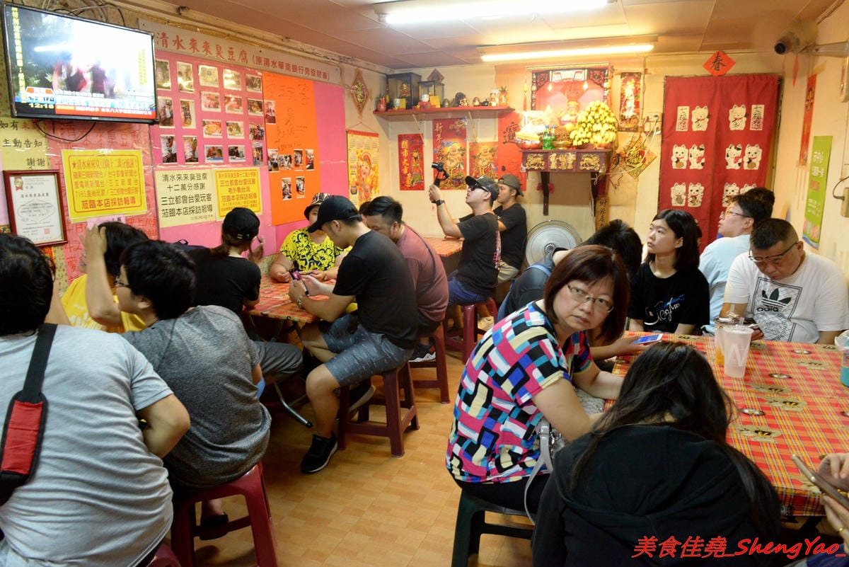[台中清水]來來臭豆腐二訪最新MENU – 地表最狂臭豆腐,新MENU臭豆腐一共多達25口味,布丁百香果臭豆腐、巧克力牛奶臭豆腐、炸醬王子麵臭豆腐等多種奇特口味徹底顛覆你的想像。多家美食媒體節