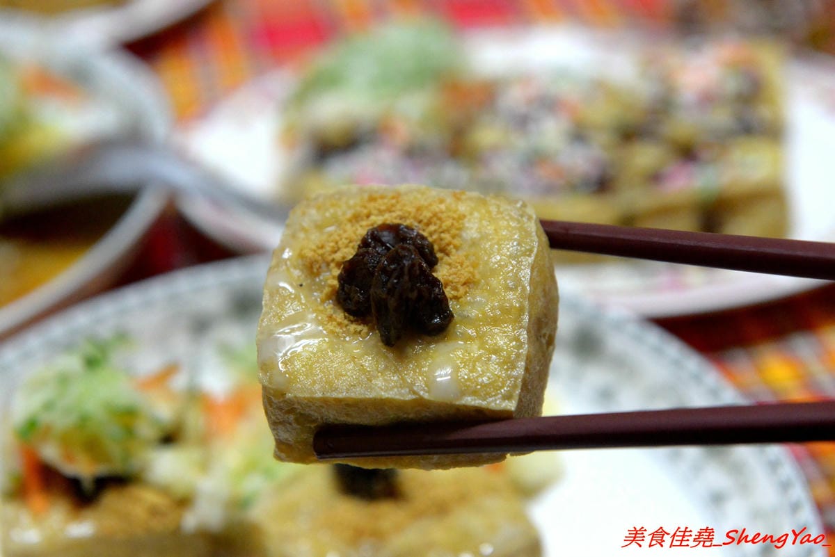 [台中清水]來來臭豆腐二訪最新MENU – 地表最狂臭豆腐,新MENU臭豆腐一共多達25口味,布丁百香果臭豆腐、巧克力牛奶臭豆腐、炸醬王子麵臭豆腐等多種奇特口味徹底顛覆你的想像。多家美食媒體節