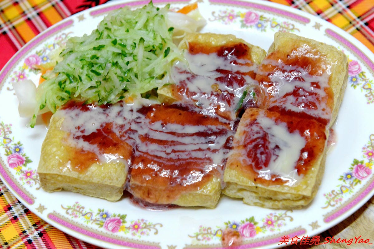 [台中清水]來來臭豆腐二訪最新MENU – 地表最狂臭豆腐,新MENU臭豆腐一共多達25口味,布丁百香果臭豆腐、巧克力牛奶臭豆腐、炸醬王子麵臭豆腐等多種奇特口味徹底顛覆你的想像。多家美食媒體節