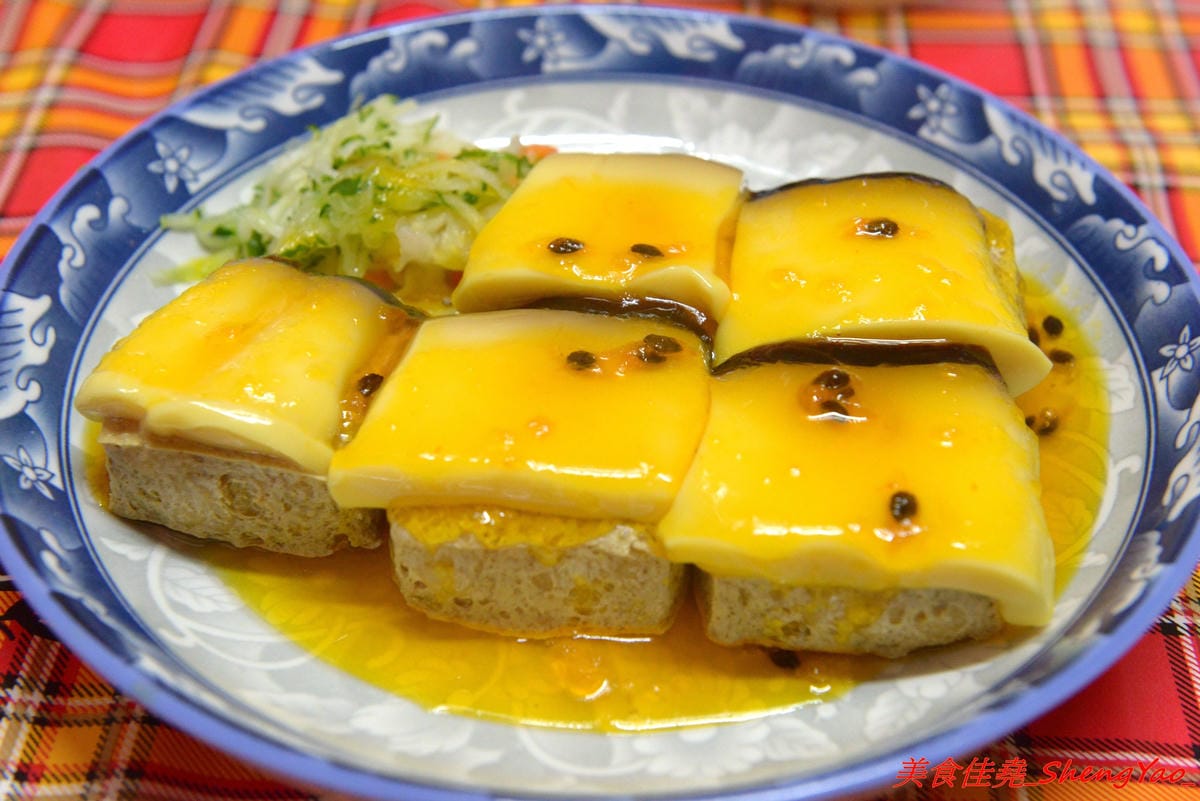 [台中清水]來來臭豆腐二訪最新MENU – 地表最狂臭豆腐,新MENU臭豆腐一共多達25口味,布丁百香果臭豆腐、巧克力牛奶臭豆腐、炸醬王子麵臭豆腐等多種奇特口味徹底顛覆你的想像。多家美食媒體節