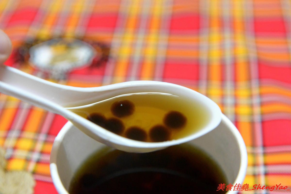 [台中清水]來來臭豆腐二訪最新MENU – 地表最狂臭豆腐,新MENU臭豆腐一共多達25口味,布丁百香果臭豆腐、巧克力牛奶臭豆腐、炸醬王子麵臭豆腐等多種奇特口味徹底顛覆你的想像。多家美食媒體節