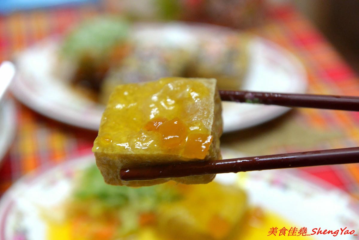 [台中清水]來來臭豆腐二訪最新MENU – 地表最狂臭豆腐,新MENU臭豆腐一共多達25口味,布丁百香果臭豆腐、巧克力牛奶臭豆腐、炸醬王子麵臭豆腐等多種奇特口味徹底顛覆你的想像。多家美食媒體節