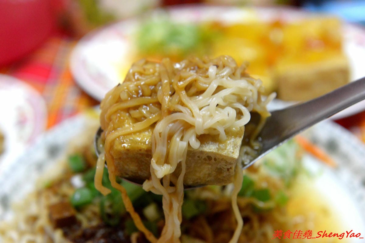 [台中清水]來來臭豆腐二訪最新MENU – 地表最狂臭豆腐,新MENU臭豆腐一共多達25口味,布丁百香果臭豆腐、巧克力牛奶臭豆腐、炸醬王子麵臭豆腐等多種奇特口味徹底顛覆你的想像。多家美食媒體節