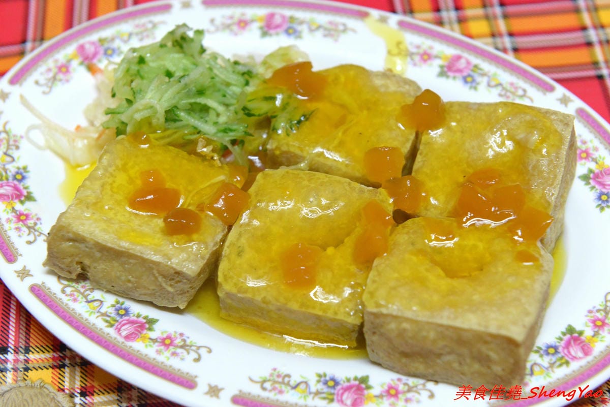 [台中清水]來來臭豆腐二訪最新MENU – 地表最狂臭豆腐,新MENU臭豆腐一共多達25口味,布丁百香果臭豆腐、巧克力牛奶臭豆腐、炸醬王子麵臭豆腐等多種奇特口味徹底顛覆你的想像。多家美食媒體節