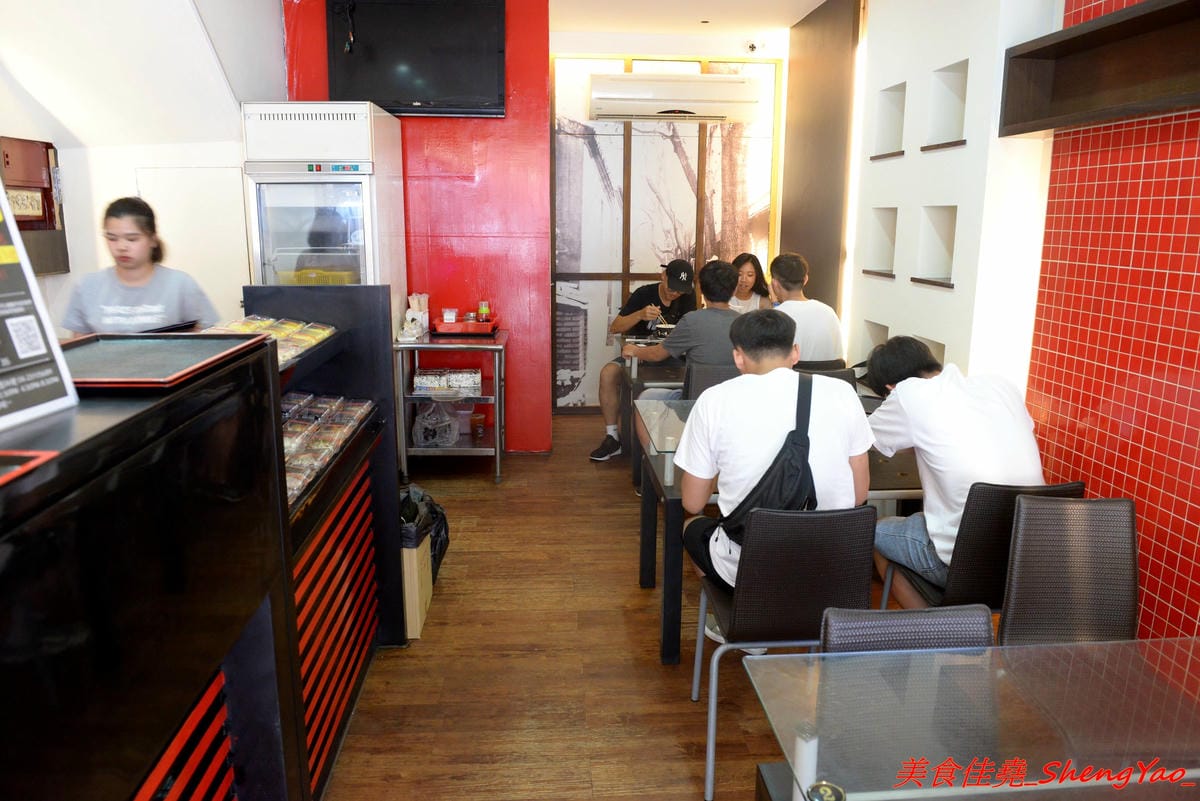 [台中西區]老八味乾拌麵 – 來自花蓮的人氣乾拌麵來台中展店,主打外省口味的乾拌麵,小菜豐富多樣化,價格非常經濟實惠,不論是乾拌麵、湯和小菜一律都35元、3樣算100元,7/23-7/28店家開幕優惠,每