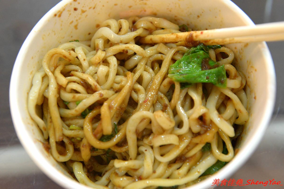 [台中西區]老八味乾拌麵 – 來自花蓮的人氣乾拌麵來台中展店,主打外省口味的乾拌麵,小菜豐富多樣化,價格非常經濟實惠,不論是乾拌麵、湯和小菜一律都35元、3樣算100元,7/23-7/28店家開幕優惠,每
