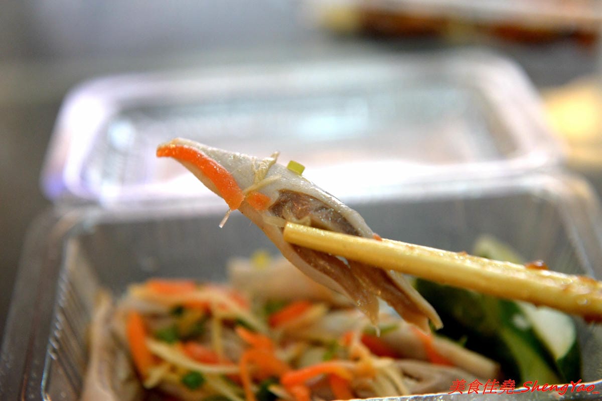 [台中西區]老八味乾拌麵 – 來自花蓮的人氣乾拌麵來台中展店,主打外省口味的乾拌麵,小菜豐富多樣化,價格非常經濟實惠,不論是乾拌麵、湯和小菜一律都35元、3樣算100元,7/23-7/28店家開幕優惠,每